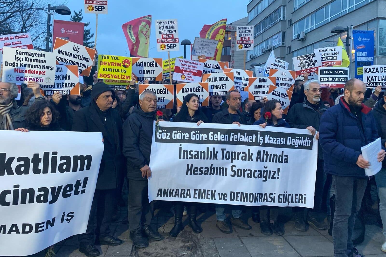 CHP Lideri Özel, maden faciasının belgesini gösterdi: İliç’te imza, Bakan Murat Kurum adına atılmış