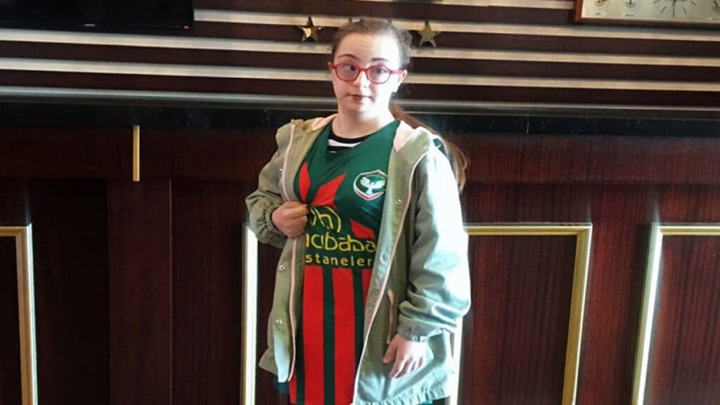 Forması çıkarılıp kutlamaya alınmamıştı: Diyarbakır’a giden Berfin, Amedspor maçını canlı izledi