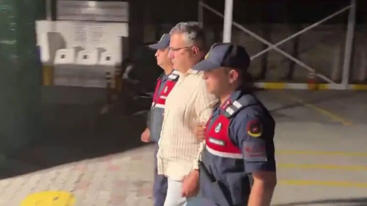 Cem Küçük’ün WhatsApp mesajlarından çıktı: İBB’ye kayyım atamak için o ismi hazırlamışlar