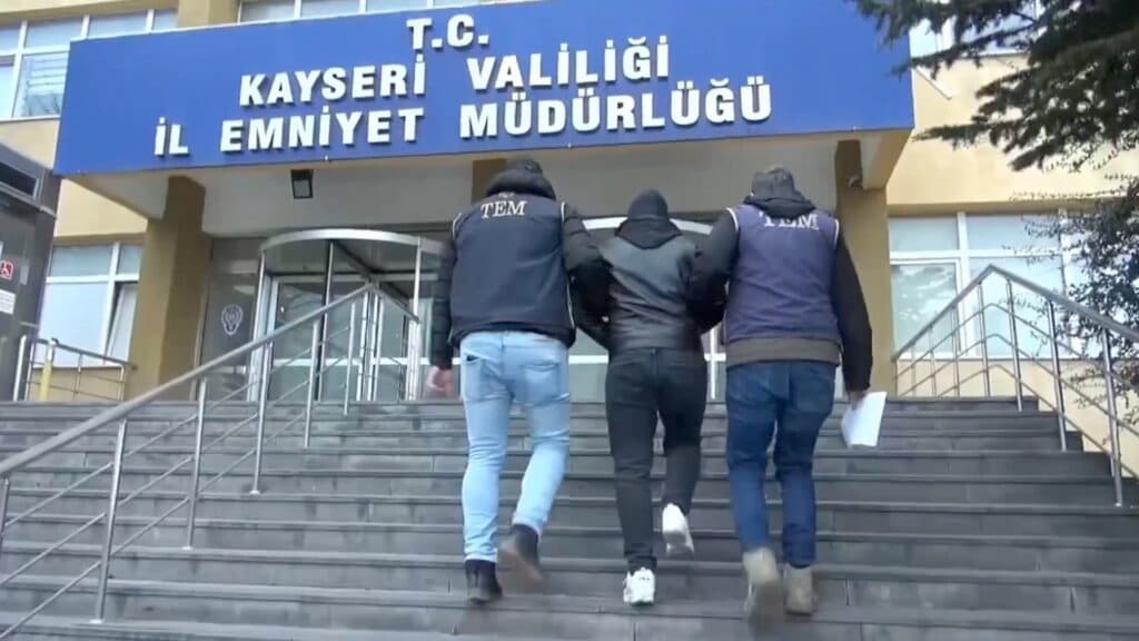 8 ilde soykırım operasyonu: 16’sı memur 18 kişi gözaltında alındı