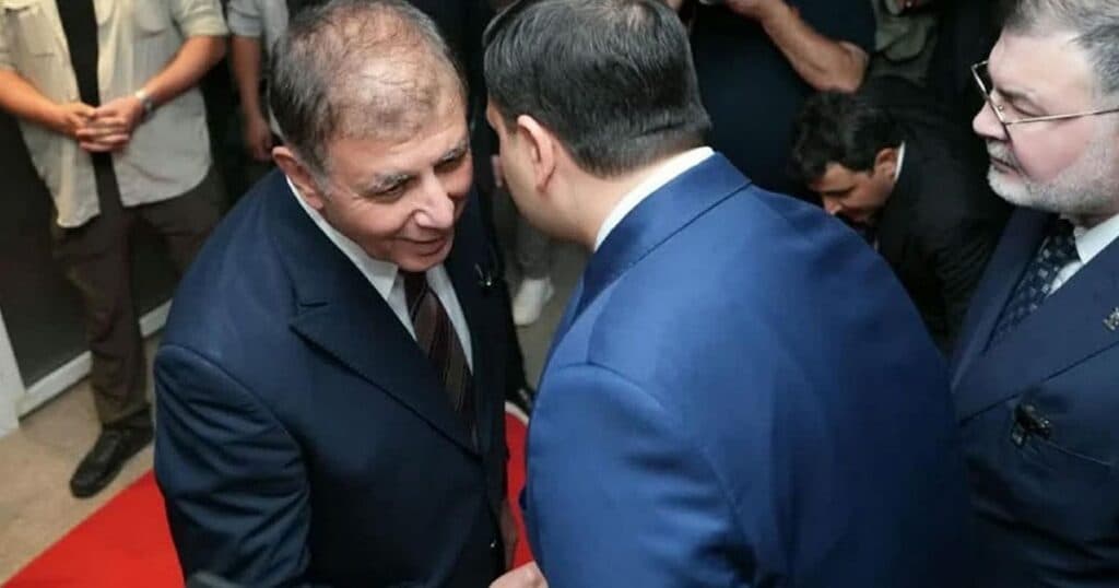 Cemil Tugay, “İpliğini pazara çıkaracağım”dediği AKP’li Vekili kapıda karşıladı