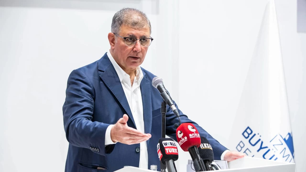 CHP’li Belediye Başkanı Cemil Tugay:“Mülkiyeti 100 yıldır belediyedeki binayı olmayan bir vakfın üzerine geçirdiler!”