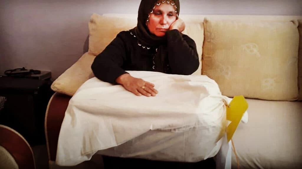 Oğlunun kemikleri kargo kutusunda teslim edilmişti: Tutuklu anne kızıyla ‘irtibatlı’, ölen oğluyla da ‘iltisaklı’ olmakla suçlandı