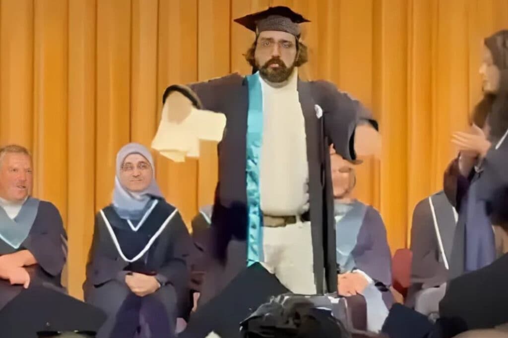 Diplomasını yırtan Boğaziçili Doruk Dürücü gözaltına alındı