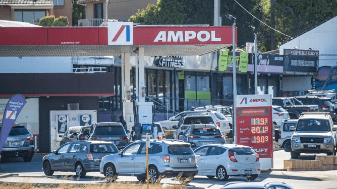 Petrol krizi korkusu: Avustralya’da benzin paniği!