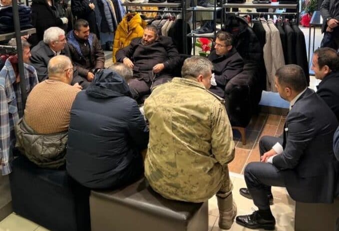 Vali Memiş, fotoğrafı savundu: Devlet adamlığını sizden mi öğreneceğiz?