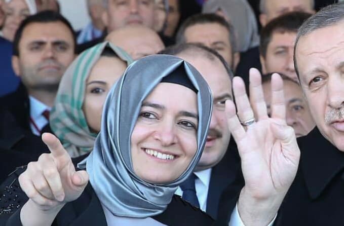 AKP’li Fatma Betül Sayan, İBB’den aldığı bursla ilgili haberlere erişim yasağı