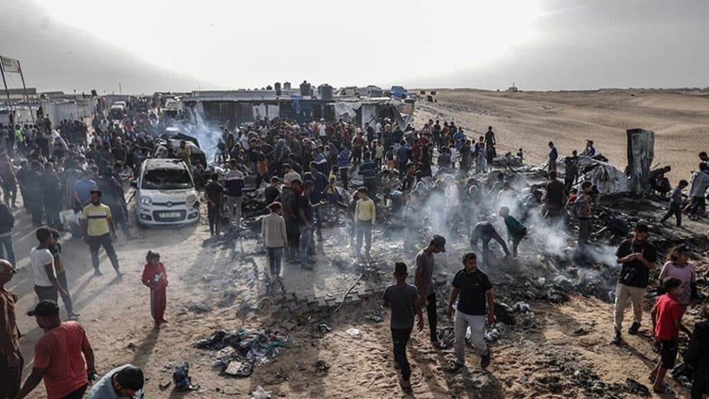 İsrail, gıda yardımı için toplananları bombaladı: 30 kişi öldü