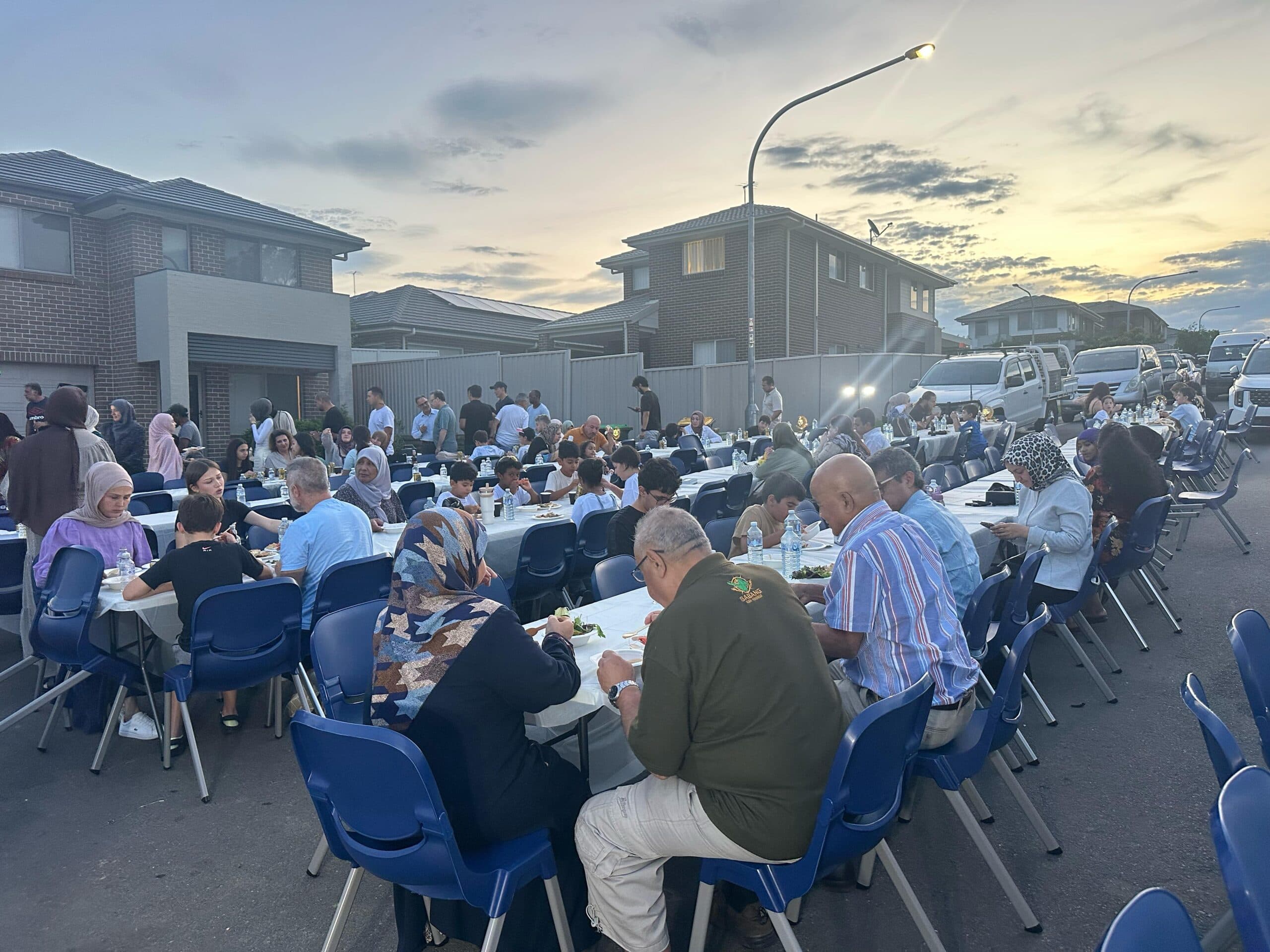 Sydney’de ‘Komşularla iftar sofrası’ndan anlamlı mesajlar: “Hocaefendi’nin tavsiyeleriyle ‘yabancılarla iftar’ geleneğini sonraki nesillere taşıyacağız”