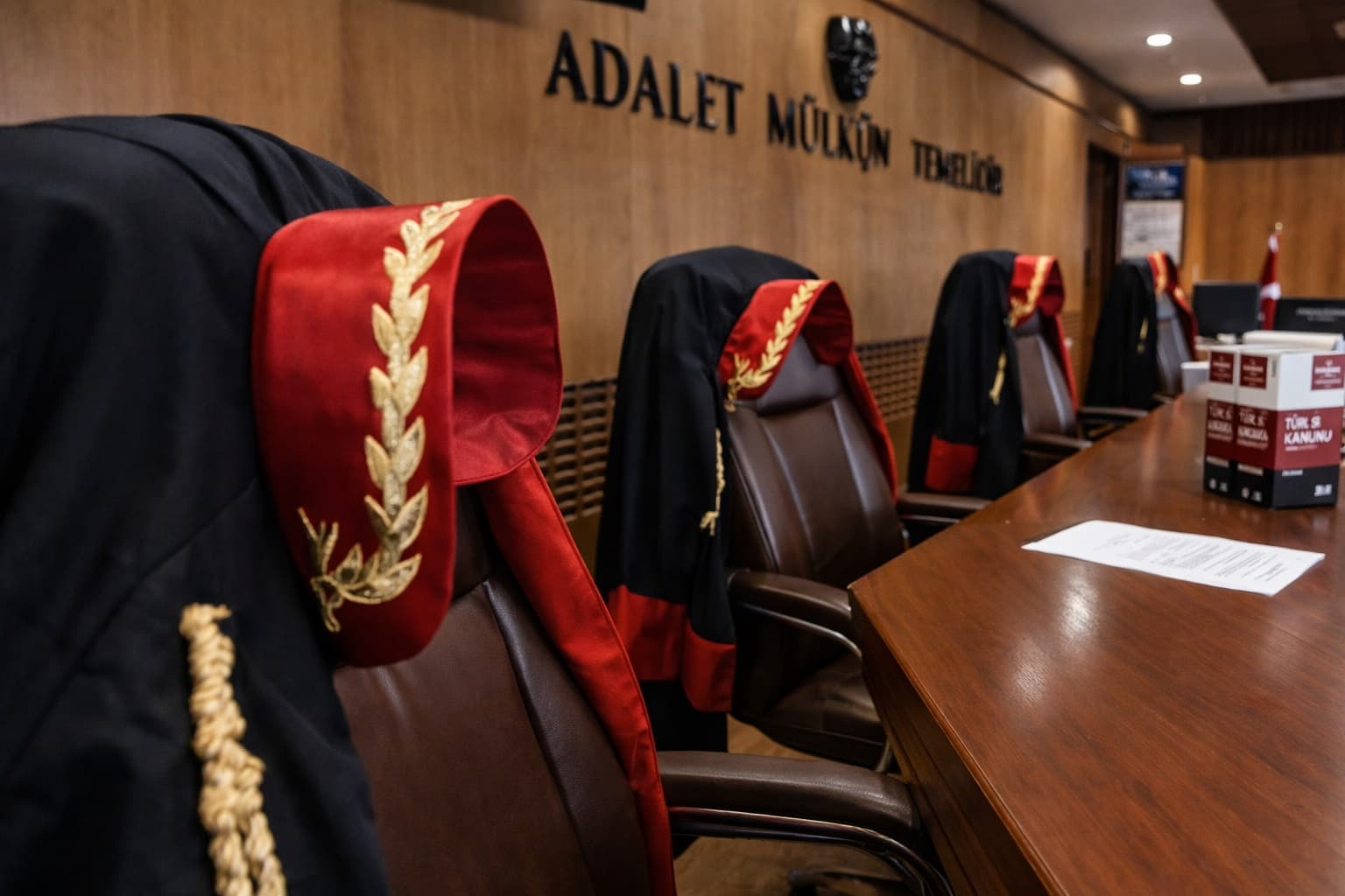 Yargıda rüşvet operasyonu: 5 hakim ve savcı açığa alındı