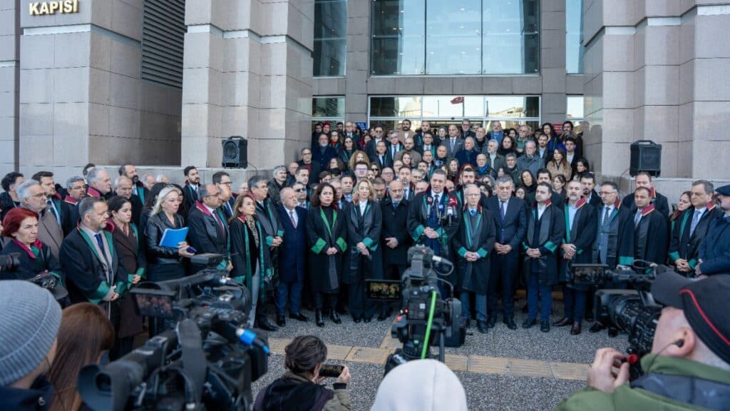‘Terör’ soruşturması nedeniyle ifade veren İstanbul Barosu’ndan tepki: ‘147 yıldır susmadık, yine öyle olacak’