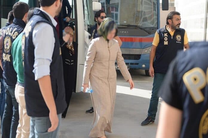 KHK’lılara ev baskını: Dört öğretmen, iki asker ve bir polis tutuklandı