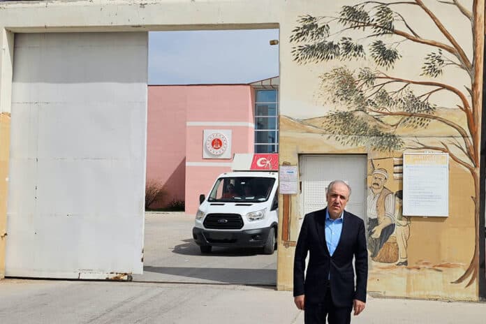 9 yıldır yatıyorlar: Milletvekili Yeneroğlu, Tekin İpek ve Memduh Boydak’ı cezaevinde ziyaret etti