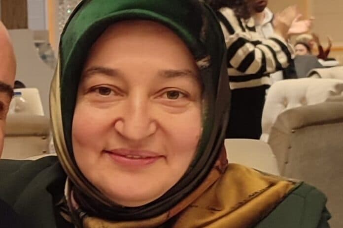 Dini sohbet yaptığı için ceza verilen kanser hastası Nermin  öğretmen cezaevinde