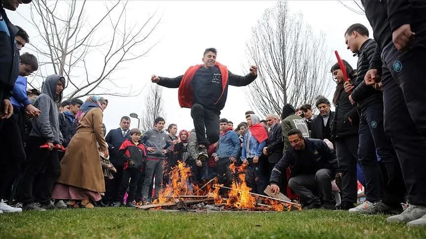 İstanbul’da binler Nevruz ateşi yaktı: İktidar ve devlet samimiyse bir an önce somut adım atmalı