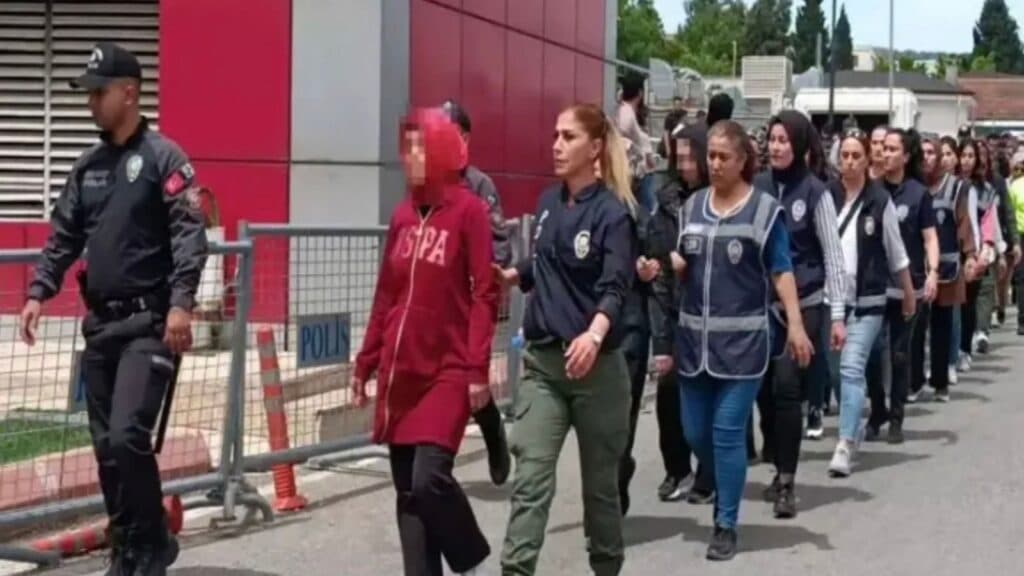 Üniversite öğrencileri aileleri üzerinden fişlenmiş