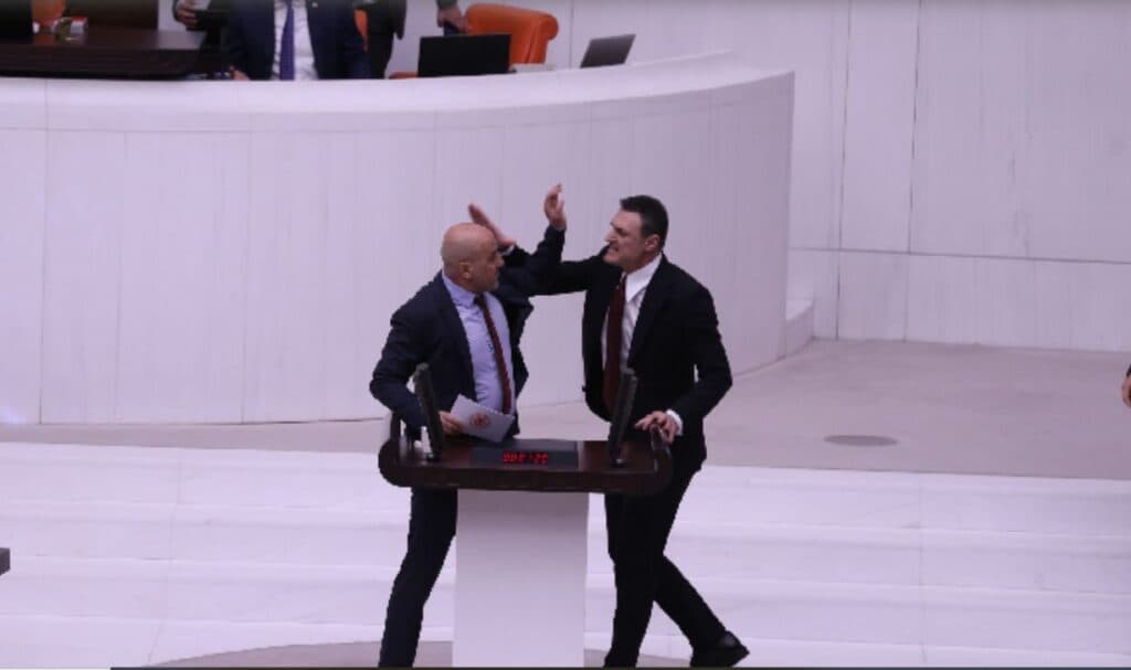 Ahmet Şık’ın muhalefete çağrısı: Hep birlikte meclisi terk edelim, AKP, MHP baş başa kalsın