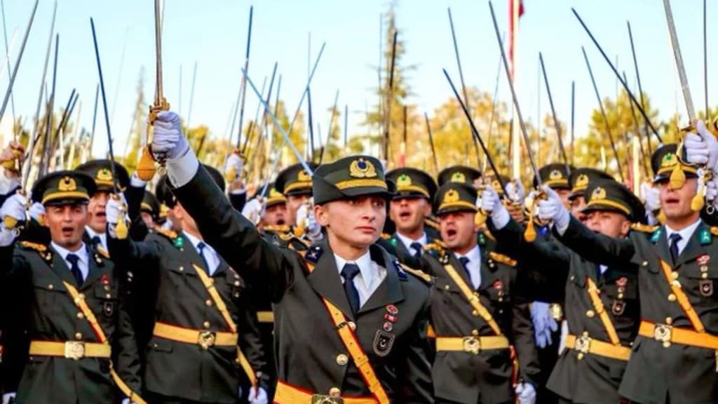 Kılıçlı yeminnde yeni gelişme: O teğmenlerin komutanı TSK’dan istifa etti
