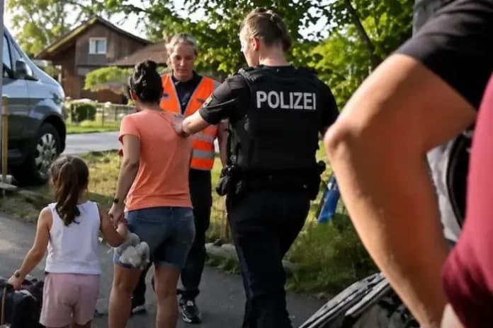 İsviçre’nin iade ettiği Bahar Yalçınkaya, 15 aylık bebeğiyle tutuklandı