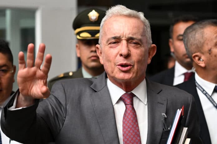 Eski Devlet Başkanı Uribe’ye 12 yıl ev hapsi cezası