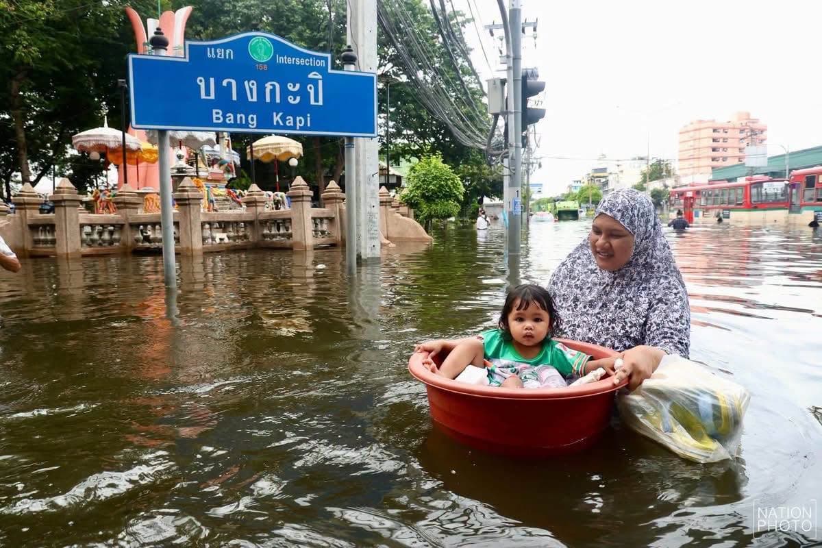 Bangkok’ta sel çilesi sürüyor: Khlong Chan’da sular çekiliyor, derin bölgelerde mücadele devam ediyor
