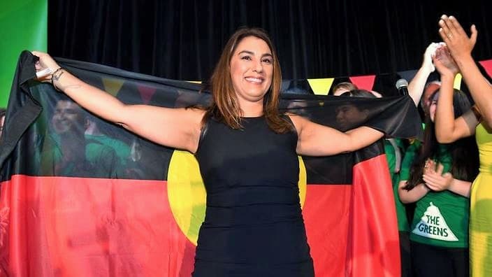 Başkent Canberra’da insanlık örneği: Engelli arkadaşı için işaret dilini öğrendi, ödülünü Kamboçya’daki çocuklara bağışladı