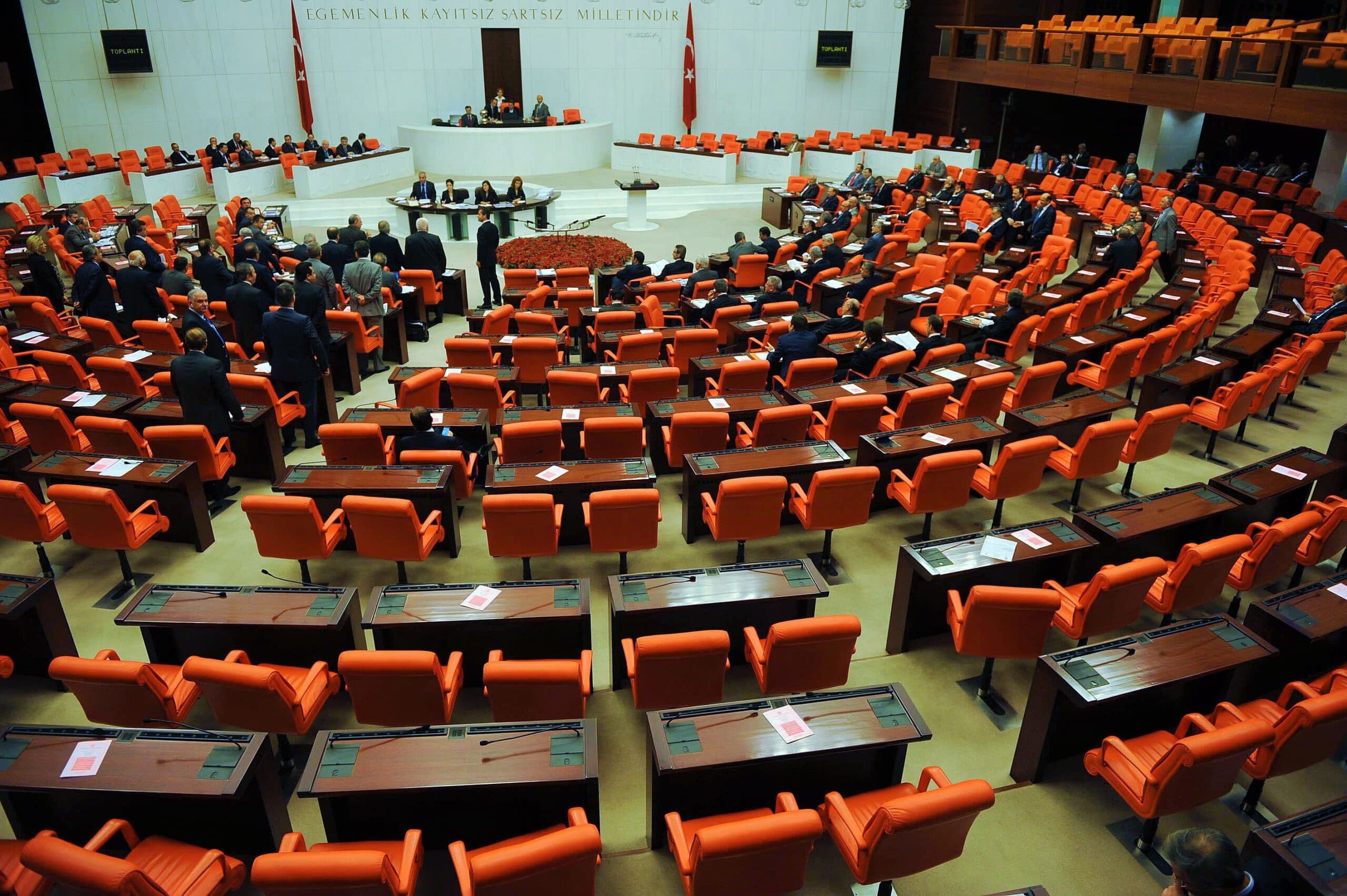 Muhalefetin fon krizini araştırma önergeleri AKP ve MHP oylarıyla reddedildi