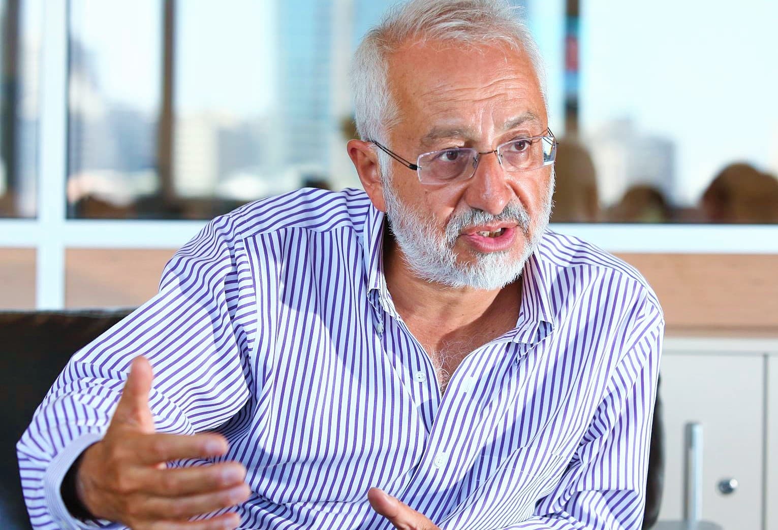 Gazeteci Sazak: Doğan’ın elinden medyasının alınması, iktidar için seçimleri kazasız tamamlama amacını taşıyor