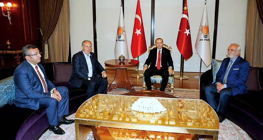Rakibi Muharrem İnce’yi altın varaklı saltanat koltuğunda kabul etti