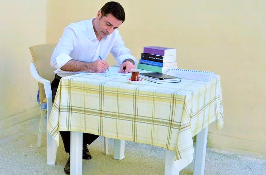 Selahattin Demirtaş: Diğer adaylar 100 miting yaparken ben 100 tweet atabildim