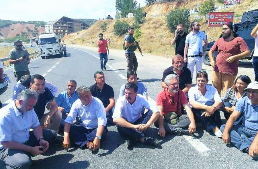 Bölgeye alınmayan HDP’liler : Yaptığınız suçtur. biz o yangını söndüreceğiz