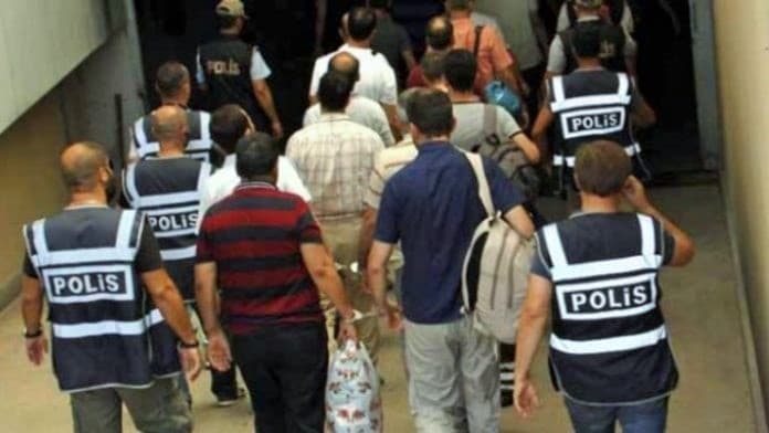 Cadı avı :İstanbul’da 21 eski öğretmen ev baskınlarıyla gözaltına alındı