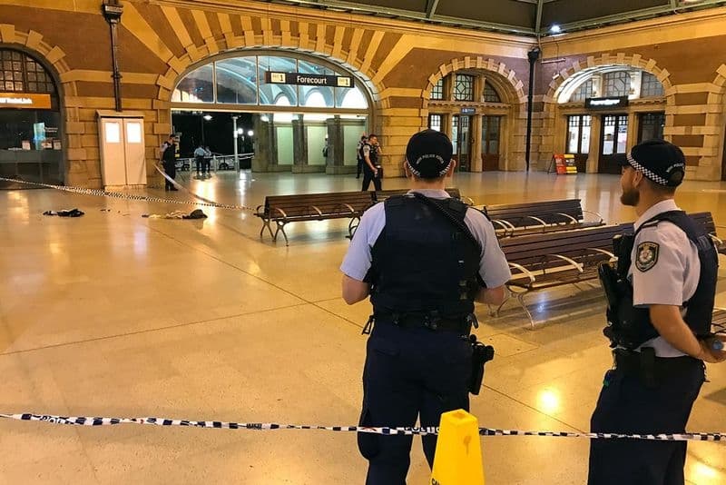 Sydney’de polise bıçaklı saldırı: Yaralanan polis memuru hastaneye kaldırıldı