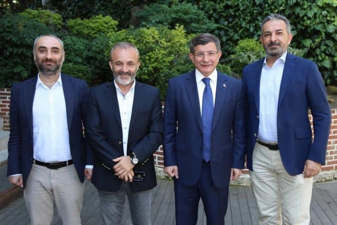 Sputnik: Davutoğlu’nun haber değeri yok, önemsemiyoruz