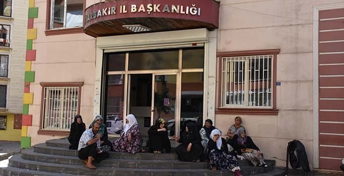 Milletvekili Güven: İki anne özür dileyerek, ‘provokasyon ver’ diyerek, HDP il binası önünden ayrıldı