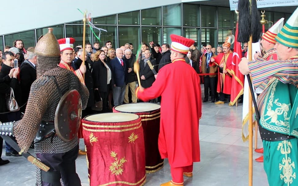 AKP, ortağı Perinçek’i Bursa’da mehterle karşıladı