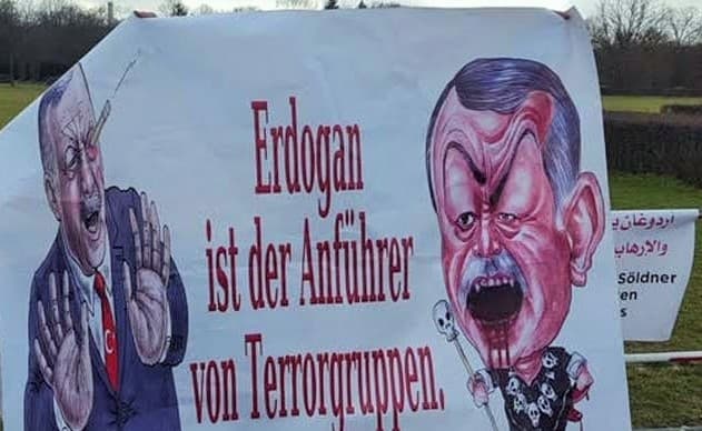Berlin’deki Libya konferansında, Erdoğan pankartlarla protesto edildi