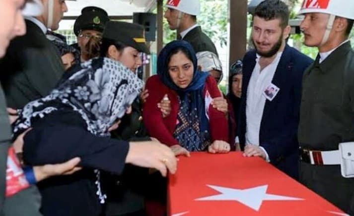 Şehit eşine ‘terörist’ cezasına isyan: ‘Verdiğiniz utanç vesikası bu kararınızı kabul etmiyorum’