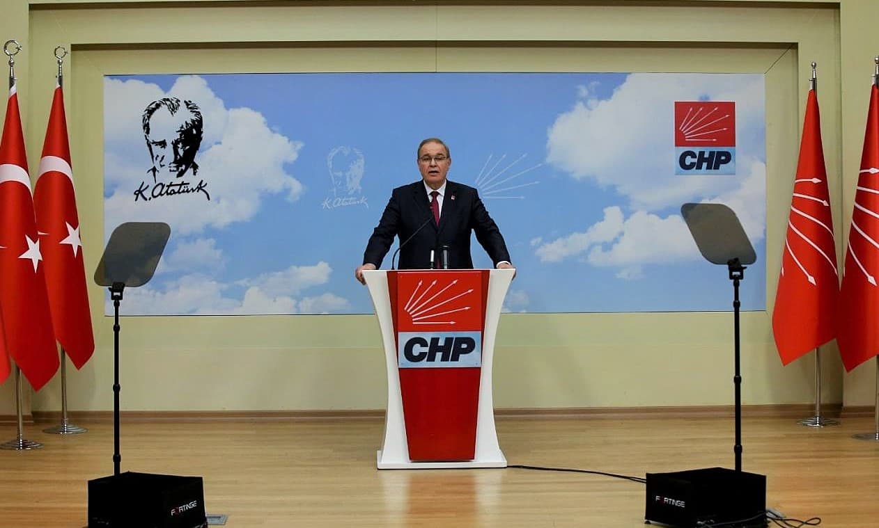 CHP: Ne zaman bir kriz yaşansa, rejimin başındaki kişi heme yok oluveriyor