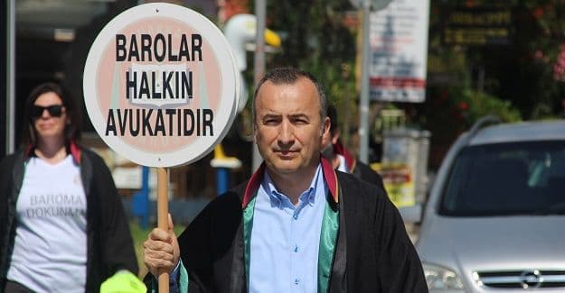 Barolardan ‘Avukat gözlatısına’ tepkiler art arda geliyor: Meslektaşlarımızı serbest bırakın