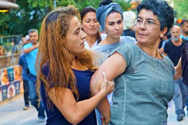 İşini geri istediği için tutuklanan KHK’lı Acun Karadağ tahliye edildi