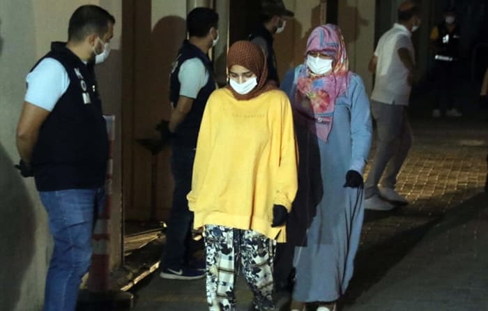 İşte kanıtı AKP’li Özlem Zengin: Ömer Faruk Gergerlioğlu çıplak aramayı belgeledi