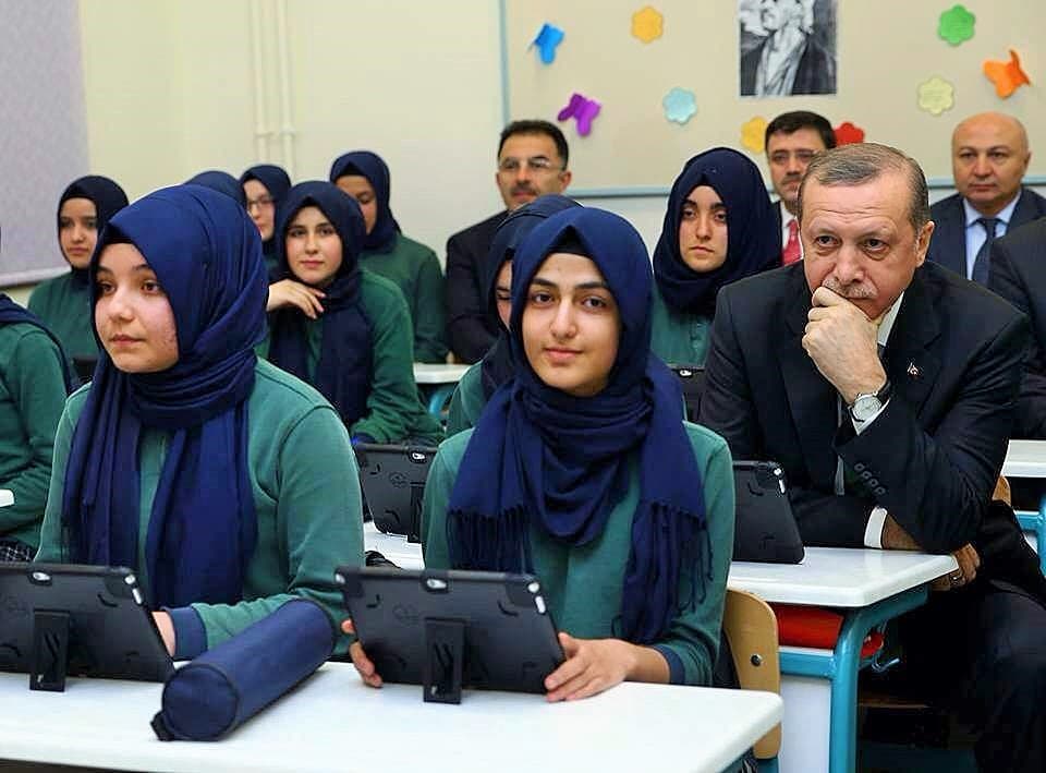 Ülkenin vahim tablosu: Z kuşağının yüzde 28.5’i ateist, yüzde 56’sı dini vecibeleri yerine getirmiyor