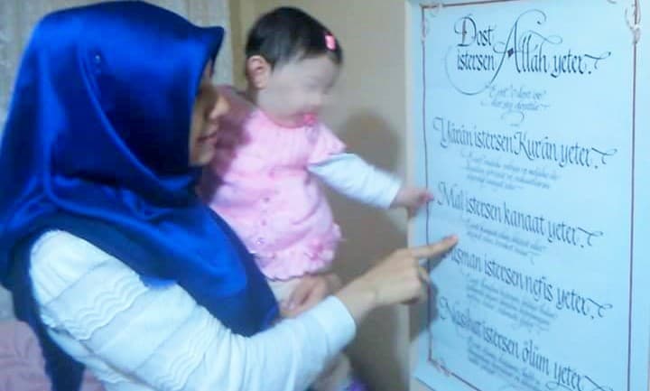 Anne-babası gözaltına alınan Zeynep bebek evde yalnız bırakıldı mı?