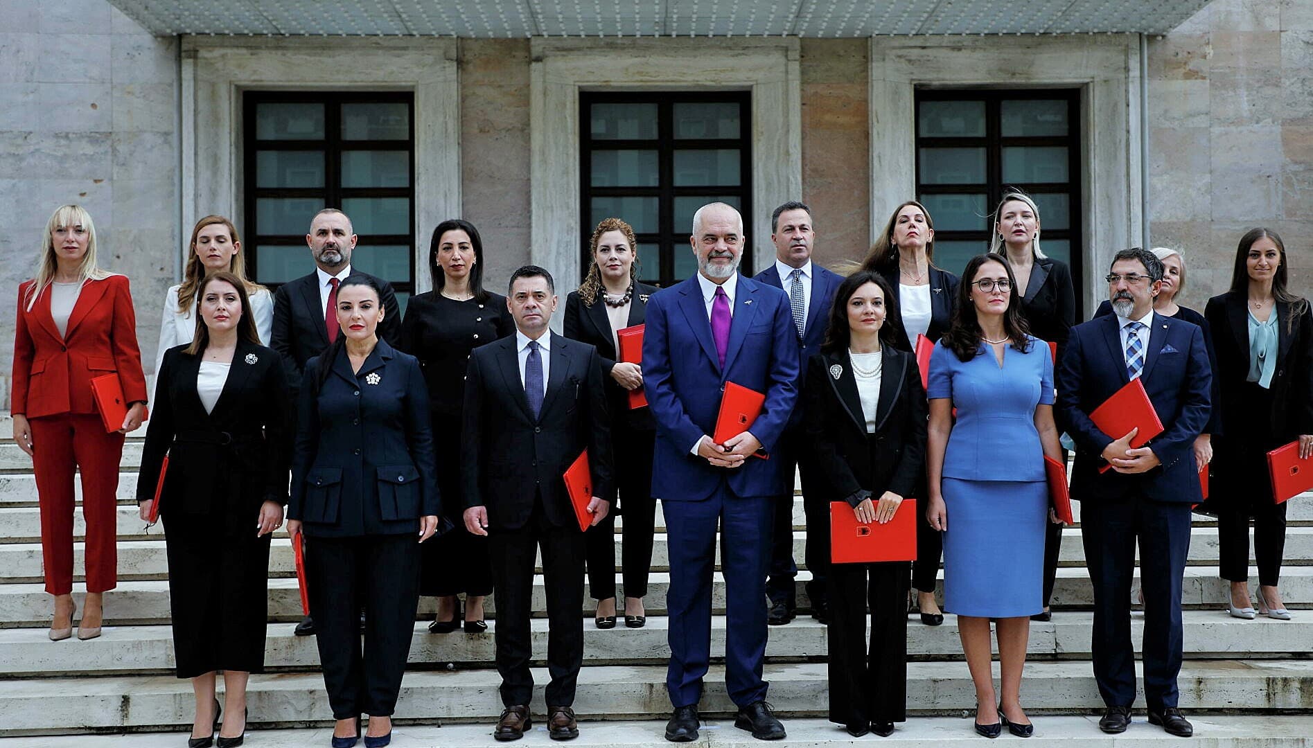 Arnavutluk’u kadınlar yönetecek: 17 kişiden oluşan bakanlar kabinesinin 12’si kadın bakan