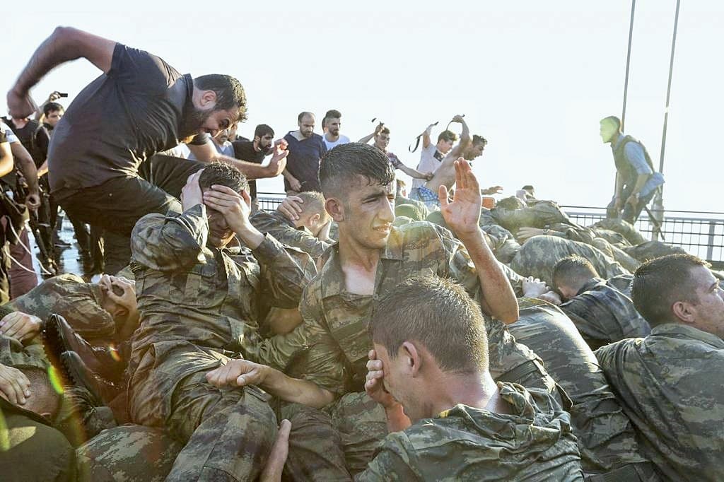 Askerin katledildiği Boğaziçi Köprüsü’ndeki TÜGVA’lıları korku saldı: 15 Temmuz’un katilleri kim?