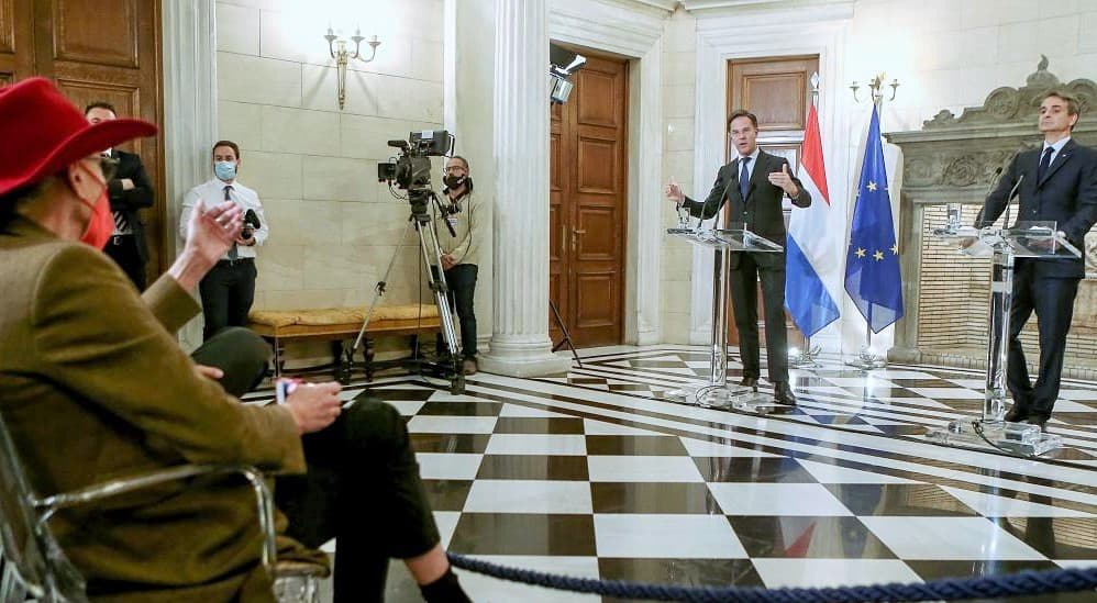 Miçotakis Yunanistan’ın, ‘geri itmeler’le ilgili soruya sinirlendi, gazeteciyle tartıştı