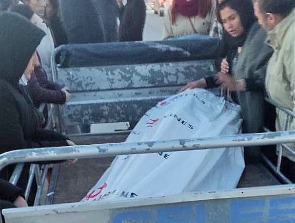 Garibe Gezer için cenaze aracı verilmedi: Cenaze kamyonet kasasında böyle taşındı