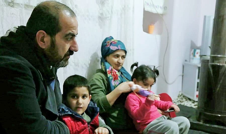 Diyarbakır’da elektrikleri kesilen ailenin 2 yaşındaki çocuğu soğuktan öldü