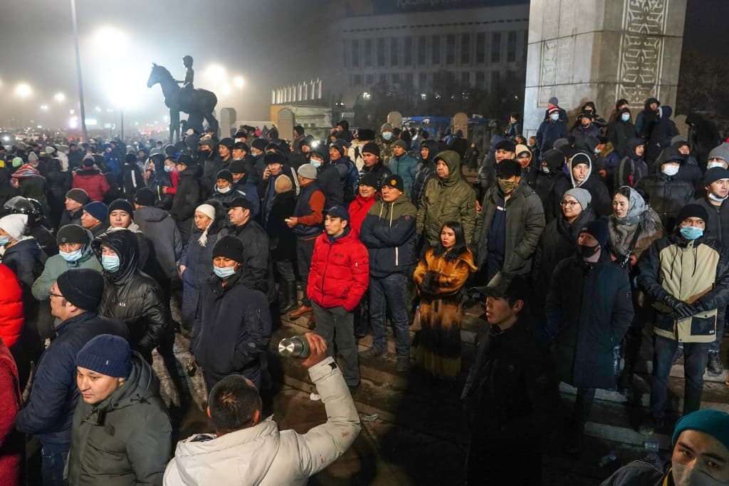 Tokayev davet etti: Rusya liderliğindeki KGAÖ Kazakistan’a asker gönderiyor